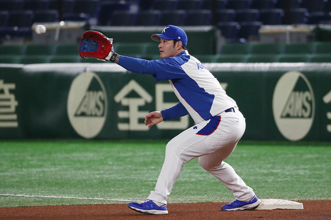 14일 일본 도쿄돔에서 진행된 2019 WBSC 프리미어12 슈퍼라운드 공식 훈련에서 한국 야구대표팀 박병호가 훈련을 하고 있다. ⓒ데일리안 홍금표 기자