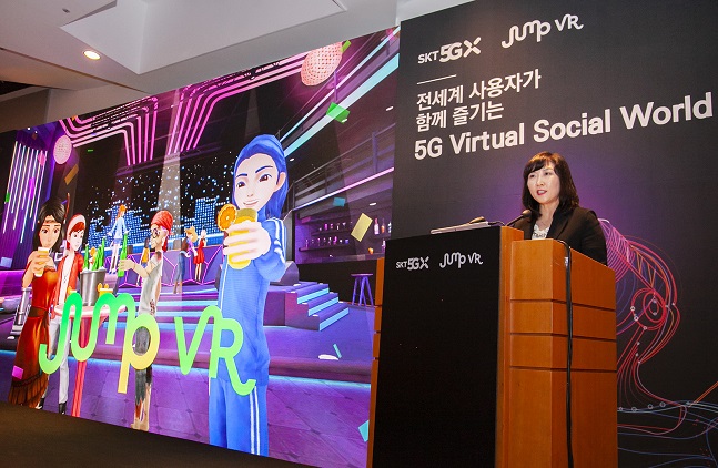 전진수 SK텔레콤 5GX서비스사업단장이 19일 서울 중구 SK T 타워에서 '버추얼 소셜 월드'를 소개하고 있다.ⓒSK텔레콤