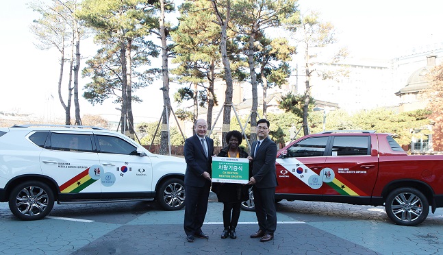 지난 4일 서울대학교치과병원에서 열린 ‘가나 순야니 지역의 의료지원용 차량 기증식' ⓒ쌍용자동차