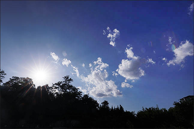 서울 관악구에서 바라본 하늘에 구름이 펼쳐져 있다.(자료사진)ⓒ데일리안 류영주 기자