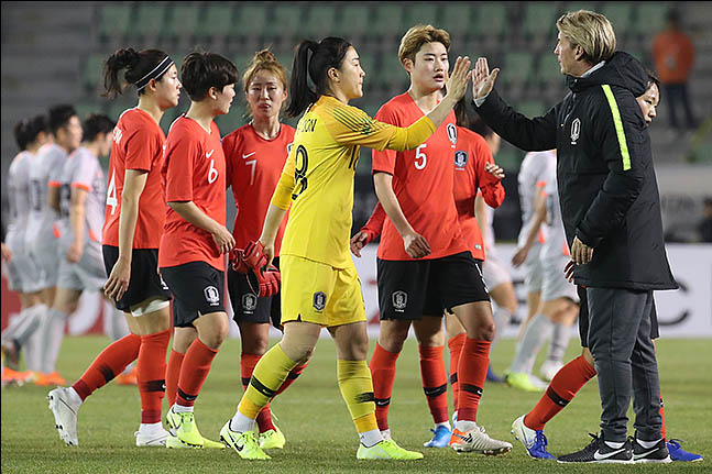 17일 숙적 일본과 동아시아축구연맹(EAFF) E-1 챔피언십 최종전을 치르는 여자대표팀. ⓒ 데일리안 류영주 기자