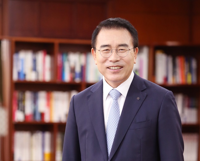 조용병 신한금융그룹 회장이 한국협상학회가 시상하는 '대한민국 협상대상'을 받았다.ⓒ신한금융그룹
