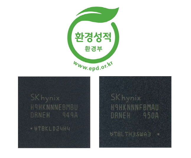 SK하이닉스가 환경부로부터 환경성적표지 인증을 받은 10나노급 LPDDR4 D램 제품들. 왼쪽이 6기가비트(Gb) LPDDR4, 오른쪽이 8Gb LPDDR4.ⓒSK하이닉스