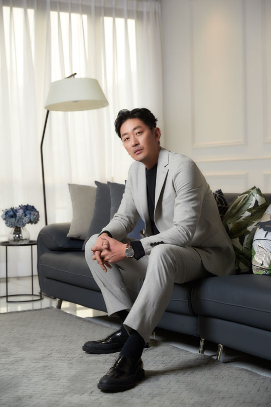 배우 하정우는 영화 '백두산'에서 특전사 대위 조인창 역을 맡았다.ⓒCJ엔터테인먼트