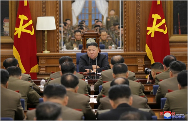 김정은 북한 국무위원장이 당 중앙군사위원회 제7기 제3차 확대회의를 주재하고 있다. ⓒ조선중앙통신
