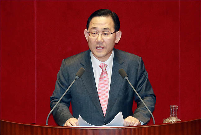 주호영 자유한국당 의원이 27일 오후 열린 국회 본회의에서 의사진행발언을 하고 있다. ⓒ데일리안
