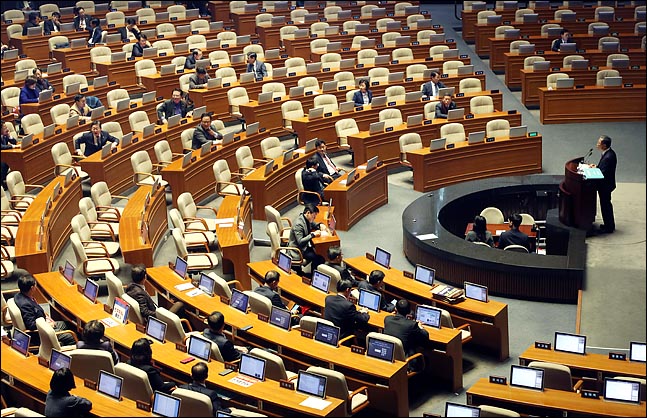 김재경 자유한국당 의원이 27일 오후 열린 국회 본회의에서 고위공직자수사처법안에 대한 무제한 토론(필리버스터)을 하고 있다.(자료사진) ⓒ데일리안 박항구 기자
