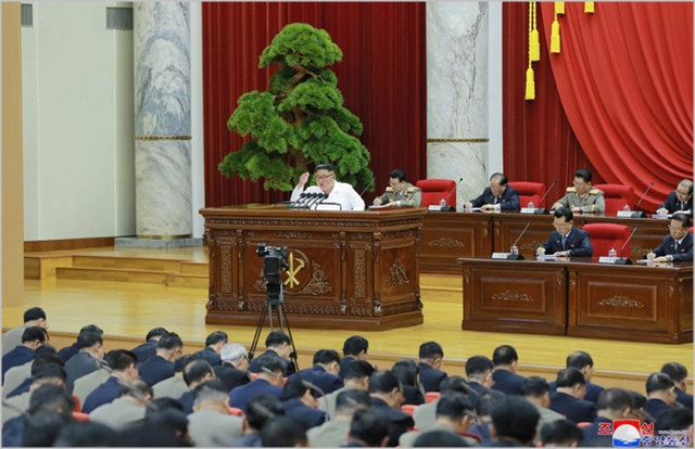 지난 30일 평양에서 조선노동당 중앙위원회 제7기 제5차전원회의 3일차 회의가 진행되고 있다. ⓒ조선중앙통신