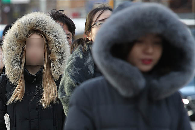 서울 광화문 네거리에 시민들이 출근을 하고 있다.(자료사진)ⓒ데일리안 류영주 기자