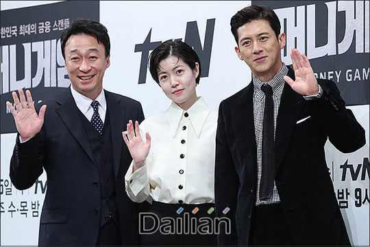 8일 오후 서울 강남구 임피리얼팰리스 호텔에서 열린 tvN 새 수목드라마 '머니게임' 제작발표회에 이성민, 심은경, 고수가 포즈를 취하고 있다. ⓒ데일리안 류영주 기자