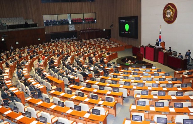 데이터3법이 9일 서울 여의도 국회에서 열린 제374회 국회(임시회) 제2차 본회의에 상정돼 가결되고 있다.ⓒ뉴시스
