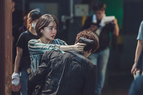 배우 황우슬혜가 영화 <히트맨>에서 화끈한 액션 연기를 선보인다. ⓒ 롯데엔터테인먼트