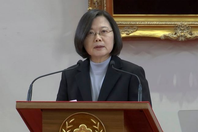 대만 차이잉원 총통이 지난 1일 타이베이 총통부에서 신년사를 통해 중국이 압박하는 1국2체제에 의한 양안통일을 절대로 받아들이지 않겠다고 천명하고 있다.제공=AP/뉴시스