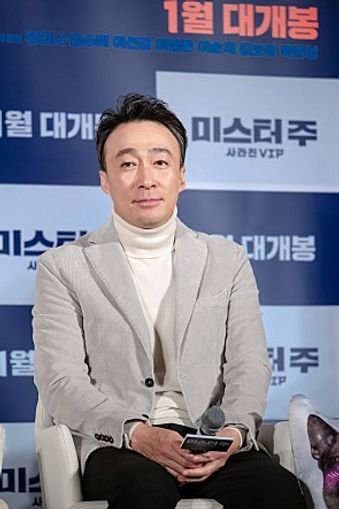 배우 이성민은 영화 영화 '미스터 주: 사라진 VIP'에서 동물과 호흡했다. ⓒ메가박스중앙(주)플러스엠
