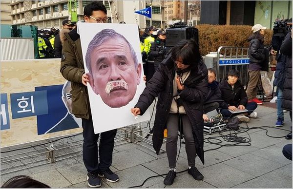 지난달 13일 서울 종로구 주한 미국 대사관 인근에서 '해리스 참수 경연대회' 집회가 진행되고 있다. ⓒ데일리안