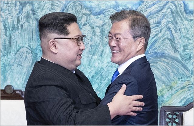 문재인 대통령과 김정은 북한 국무위원장. ⓒ한국공동사진기자단