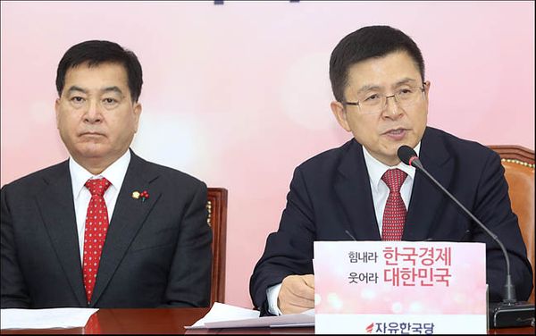 황교안 자유한국당 대표가 6일 오전 국회에서 열린 최고위원회의에서 모두발언을 하고 있다. ⓒ데일리안 박항구 기자