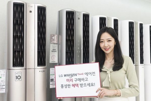 LG전자 모델이 다음달 31일까지 진행되는 ‘2020 LG 휘센 미리 구매 대축제’ 이벤트를 소개하고 있다.ⒸLG전자