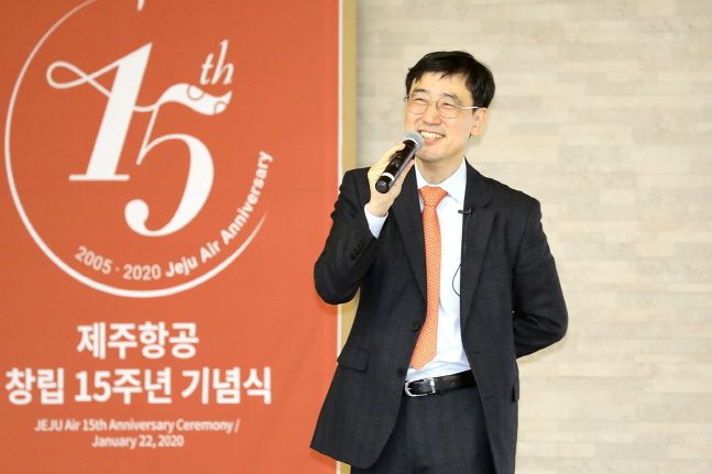 이석주 제주항공 사장이 22일 오전 서울 강서구 한국공항공사 스카이홀에서 개최된 창립 15주년 기념식에서 2020년도 사업전략의 3대 과제를 발표하고 있다.ⓒ제주항공