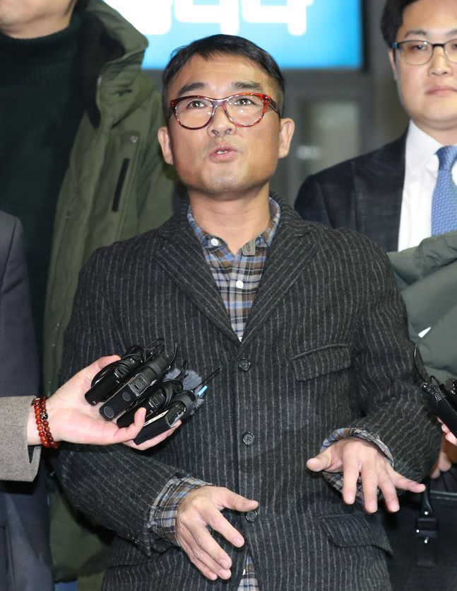 김건모 측이 가세연 강연회에서 있었던 장지연 관련 발언에 대해 강력 대응하겠다는 뜻을 밝혔다. © 뉴시스