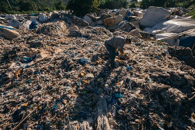 필리핀 민다나오섬 미사미스 오리엔탈에 압수 보관 중인 한국발 플라스틱 쓰레기 모습.ⓒ뉴시스