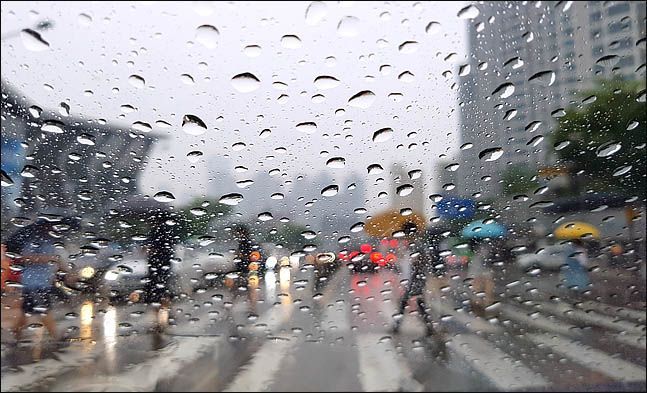 설 연휴 마지막 날인 27일은 전국이 대체로 흐린 가운데 대부분 지역에 비가 내릴 것으로 예상된다.(자료사진) ⓒ데일리안 박항구 기자