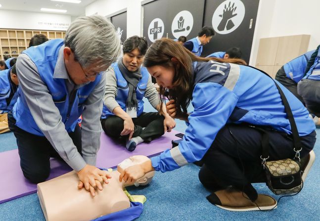 대림산업 안전체험학교 CPR 실습실에서 심폐소생술 교육이 진행되고 있다. ⓒ대림산업