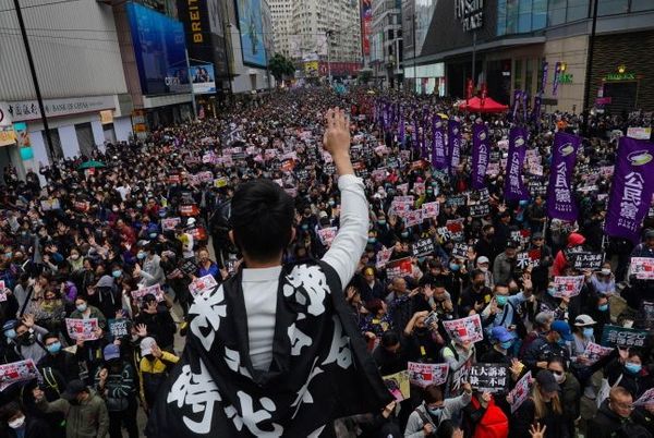 새해 첫날인 1월 1일 홍콩 시내에서 대규모 민주화 요구 시위가 벌어지고 있다.ⓒ뉴시스