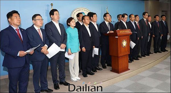 자유한국당 대구경북발전협의회 회장인 주호영 의원과 대구·경북 의원들(자료사진). ⓒ데일리안 박항구 기자