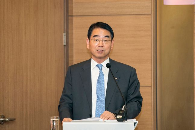 최희남 한국투자공사(KIC) 사장이 6일 서울 명동에서 기자간담회를 갖고 지난해 투자현황과 2020년도 주요 추진과제를 설명하고 있다. ⓒ한국투자공사