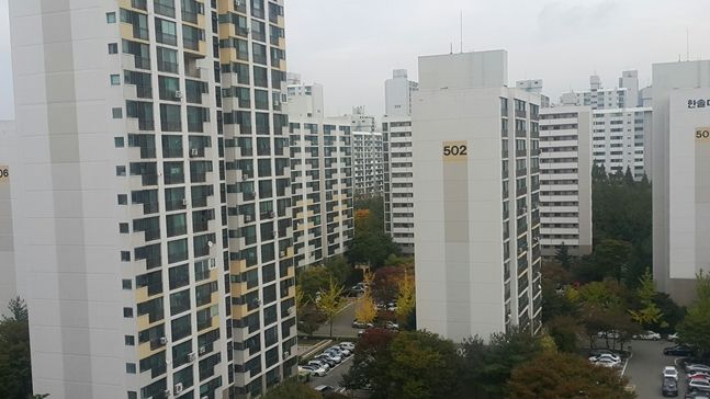 최근 서울 인접 지역 수도권 부동산 시장이 활기를 띄고 있고 있다. 경기도 일대 한 아파트 단지 전경사진.(자료사진) ⓒ데일리안DB