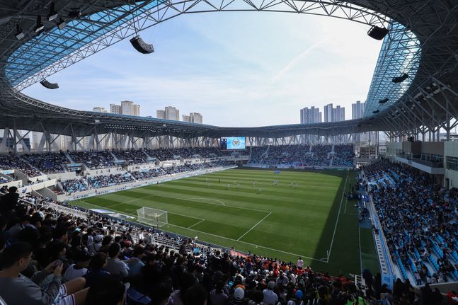 오는 29일 예정된 프로축구 대구FC의 K리그1 개막전 홈경기는 연기 가능성이 대두되고 있다. ⓒ 대구FC