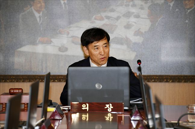 이주열 한국은행 총재가 국내 경기 상황에 대해 발언하고 있다. ⓒ데일리안