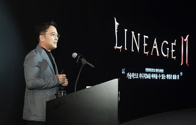 김택진 엔씨소프트 대표가 지난해 9월 5일 서울 역삼동 더 라움에서 열린 리니지2M 미디어 쇼케이스 ‘세컨드 임팩트(2nd IMPACT)’에서 키노트 발표를 하고 있다.ⓒ엔씨소프트