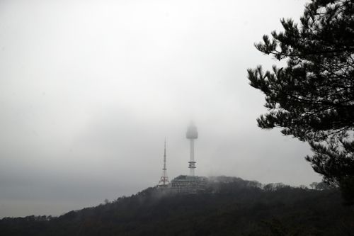 비가 그친 오전 서울 남산에서 바라본 흐린 하늘의 모습.(자료사진) ⓒ연합뉴스