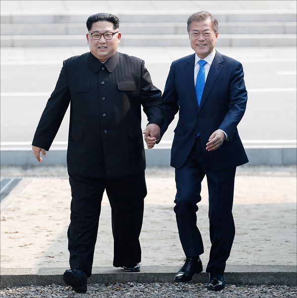 청와대는 문재인 대통령과 김정은 북한 국무위원장이 코로나19와 관련해 친서를 주고 받았다고 5일 밝혔다. (자료사진) ⓒ한국공동사진기자단