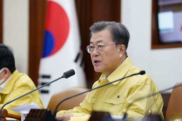 문재인 대통령이 17일 서울 종로구 정부서울청사에서 열린 국무회의에서 모두발언을 하고 있다. ⓒ청와대