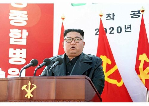 김정은 북한 국무위원장이 17일 평양종합병원 착공식에 참석해 연설을 하고 있다. ⓒ조선중앙통신