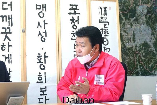 대전 대덕에서 3선에 도전하는 정용기 미래통합당 의원이 17일 오정동 농수산물유통센터 맞은편 자신의 선거사무소에서 데일리안과 인터뷰를 갖고 있다. ⓒ대전=데일리안 정도원 기자