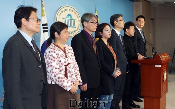 더불어시민당 창당 관련 기자회견을 하는 최배근 공동대표 ⓒ데일리안 박항구 기자