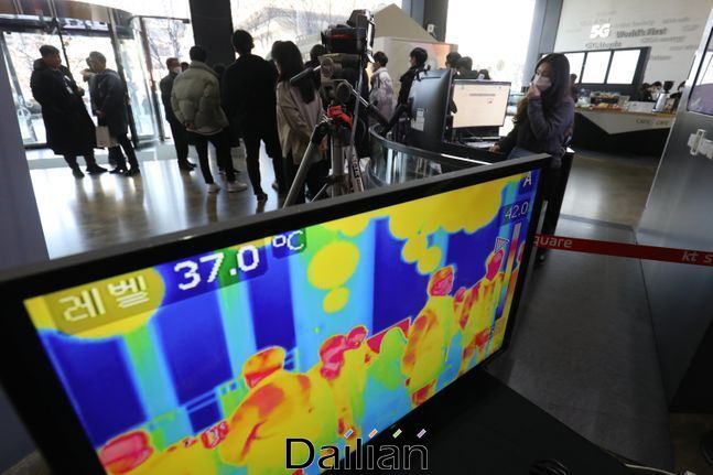 서울시내 한 빌딩에 코로나19 바이러스 예방을 위한 열화상 카메라가 운용되고 있다(자료사진). ⓒ데일리안 류영주 기자