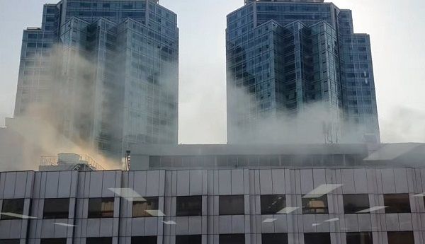 서울 영등포구 여의도동에 위치한 여의도백화점에서 24일 오후 화재가 발생했다. ⓒ연합뉴스