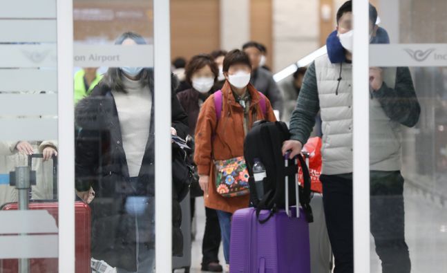 해외 입국자들이 인천공항을 통해 입국하고 있다(자료사진). ⓒ뉴시스