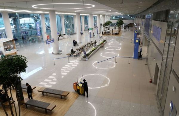 지난 26일 오후 인천국제공항 2터미널 입국장이 한산한 모습을 보이고 있다.ⓒ뉴시스
