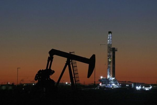 미국 텍사스주 미들랜드의 석유 굴착기와 펌프 잭 모습.ⓒAP/뉴시스