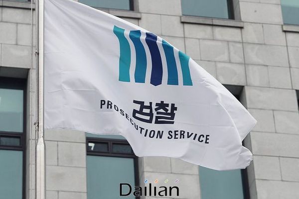 서울 서초구 대검찰청에서 검찰 깃발이 바람에 휘날리고 있다(자료사진). ⓒ데일리안 홍금표 기자