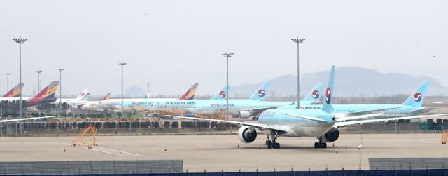 지난달 9일 오후 인천공항 제2터미널 활주로 계류장에 항공기가 줄지어 서 있다.ⓒ뉴시스