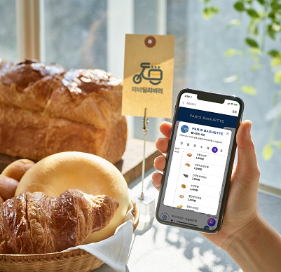 SPC그룹 파리크라상의 베이커리 브랜드 파리바게뜨는 매장별 빵 나오는 시간 정보를 제공하는 ‘갓 구운 빵’ 서비스를 도입했다. ⓒ파리바게뜨