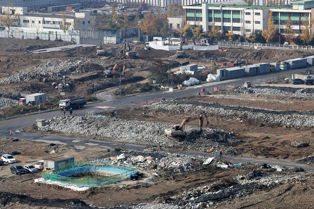 분양가상한제 적용지역에 해당하는 서울 강동구 둔촌동 재건축 공사 현장 모습.ⓒ뉴시스