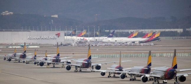 9일 인천국제공항 주기장에 늘어선 아시아나항공 여객기.ⓒ연합뉴스